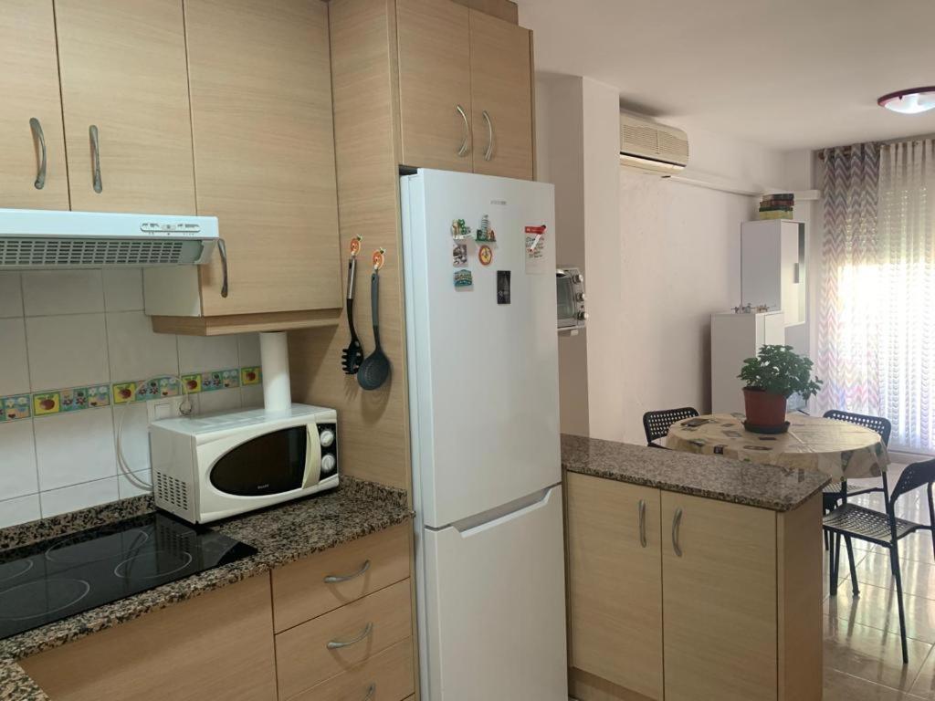 Alquilo Hermoso Apartamento En La Paradisiaca Oropesa Del Mar, 2Habitaciones, 1 Bano, Cocina, Salon, Aire Acondicionado Y Balcon A 400 Metros De La Playa Morro De Gos, Muy Cerca De Supermercados, Comercios Y Bares מראה חיצוני תמונה
