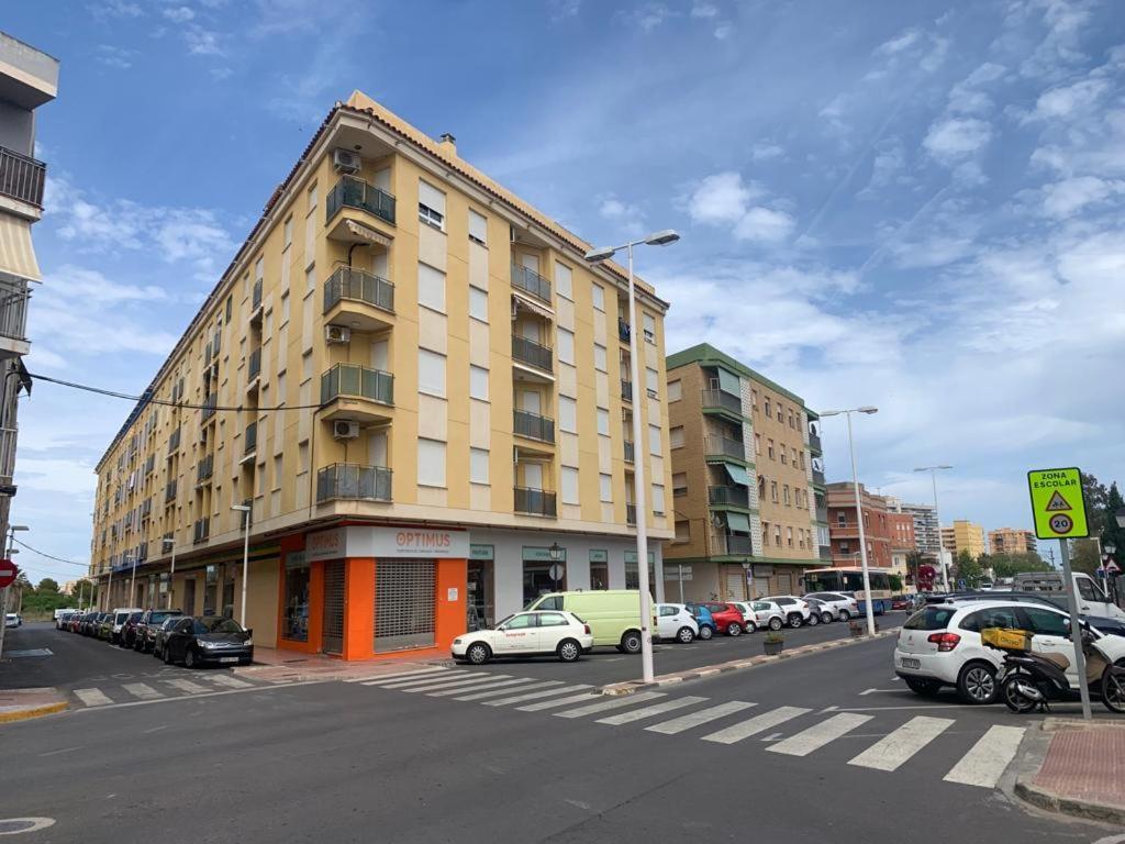 Alquilo Hermoso Apartamento En La Paradisiaca Oropesa Del Mar, 2Habitaciones, 1 Bano, Cocina, Salon, Aire Acondicionado Y Balcon A 400 Metros De La Playa Morro De Gos, Muy Cerca De Supermercados, Comercios Y Bares מראה חיצוני תמונה